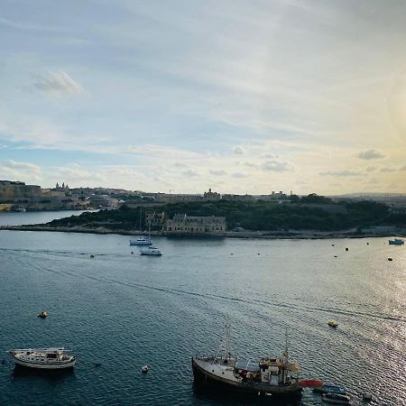 Sliema Seaview Apartment- Valletta Views - Apt 8, 49 Tigne Point Mansions المظهر الخارجي الصورة