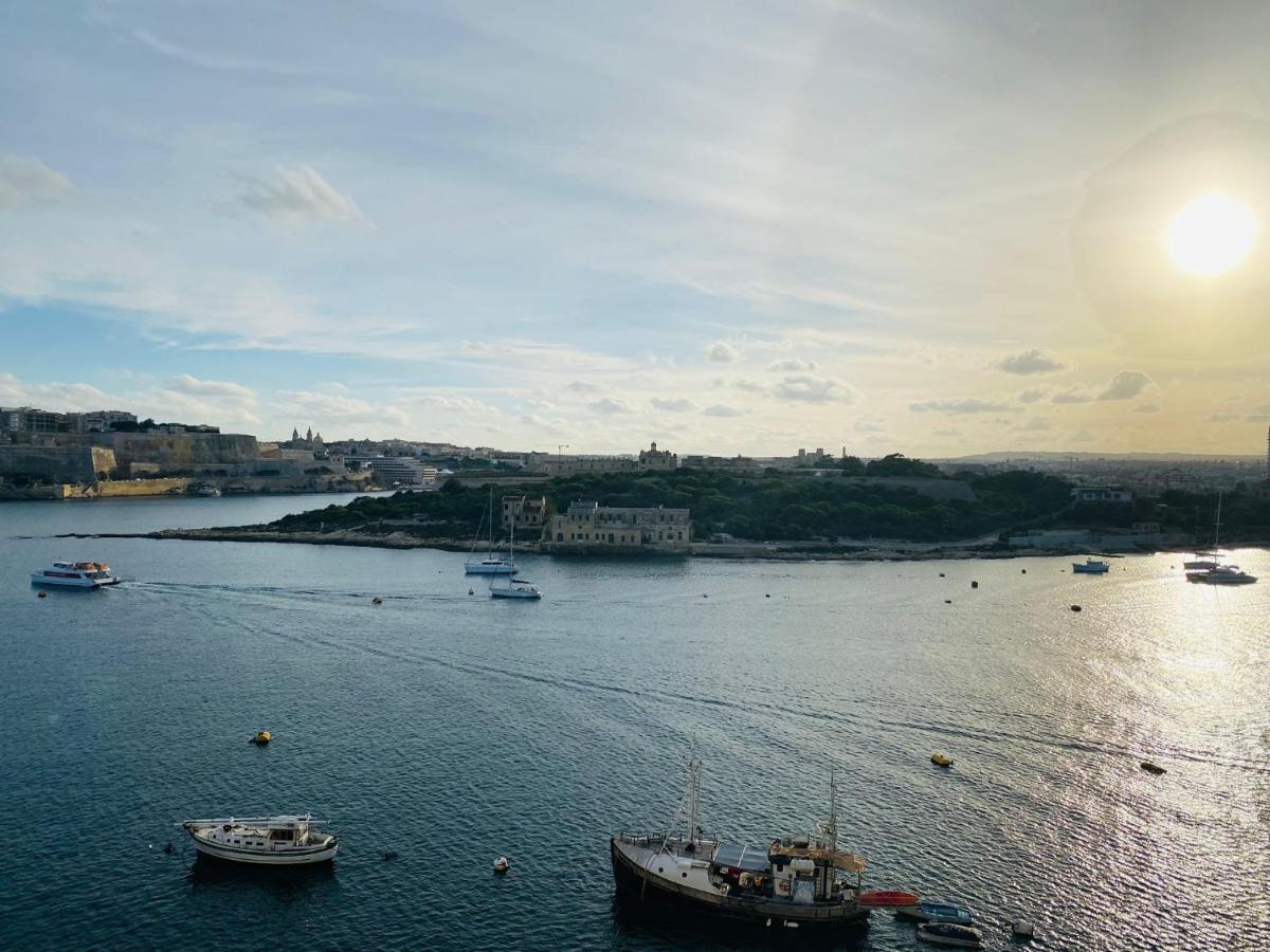 Sliema Seaview Apartment- Valletta Views - Apt 8, 49 Tigne Point Mansions المظهر الخارجي الصورة